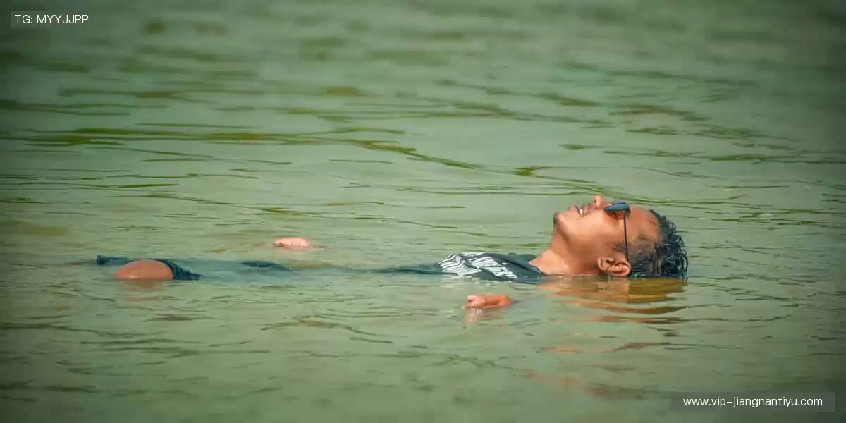 激情碰撞，瞬间点燃！⚽️🏀 锁定我们，见证每一个改写历史的时刻！